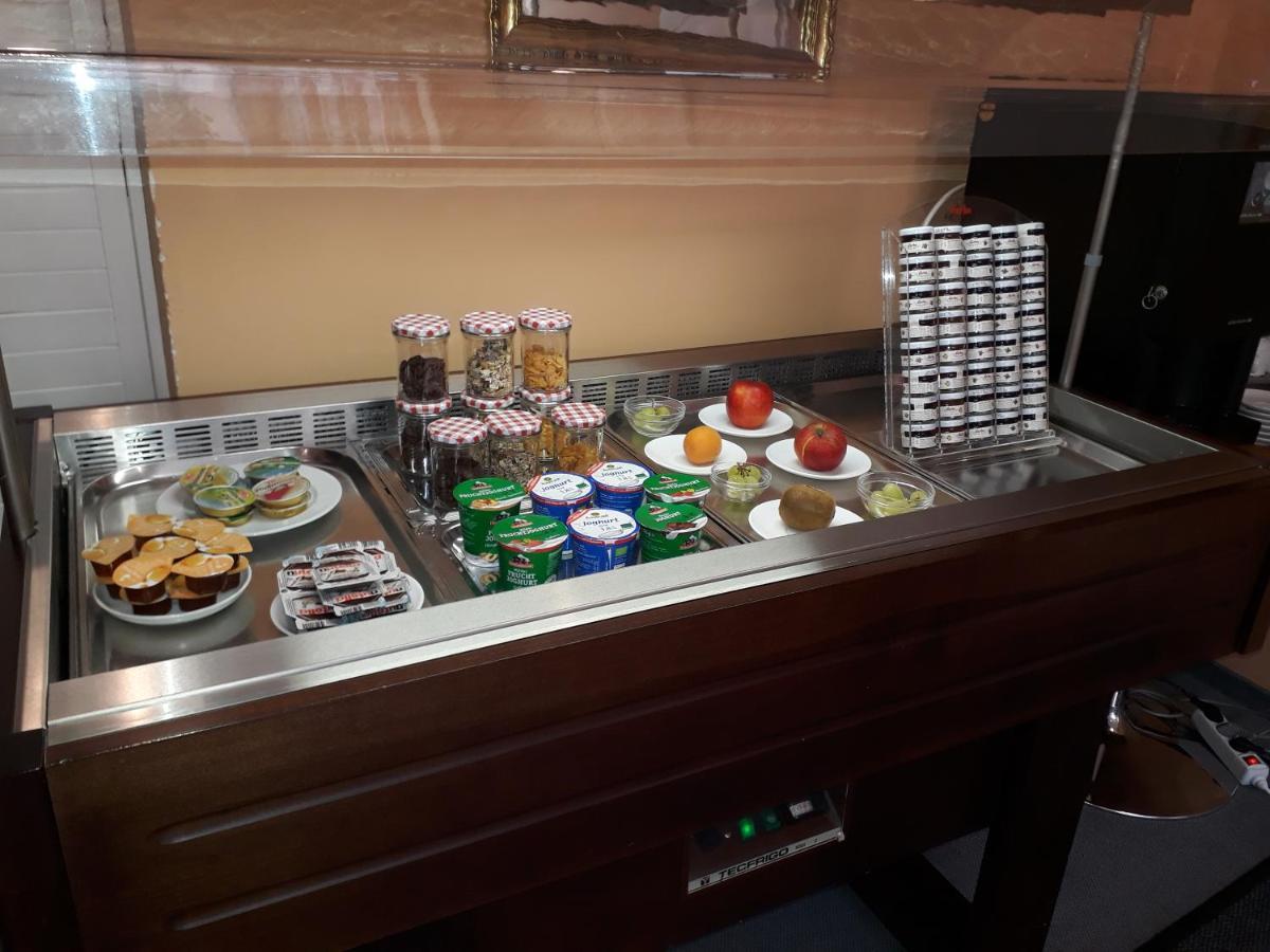 Hotel Garni Am Markt - Businesshotel - Fruehstuecksbuffet - Fahrradabstellplatz - Hunde Willkommen 노이스타트 바이 코부르크 외부 사진