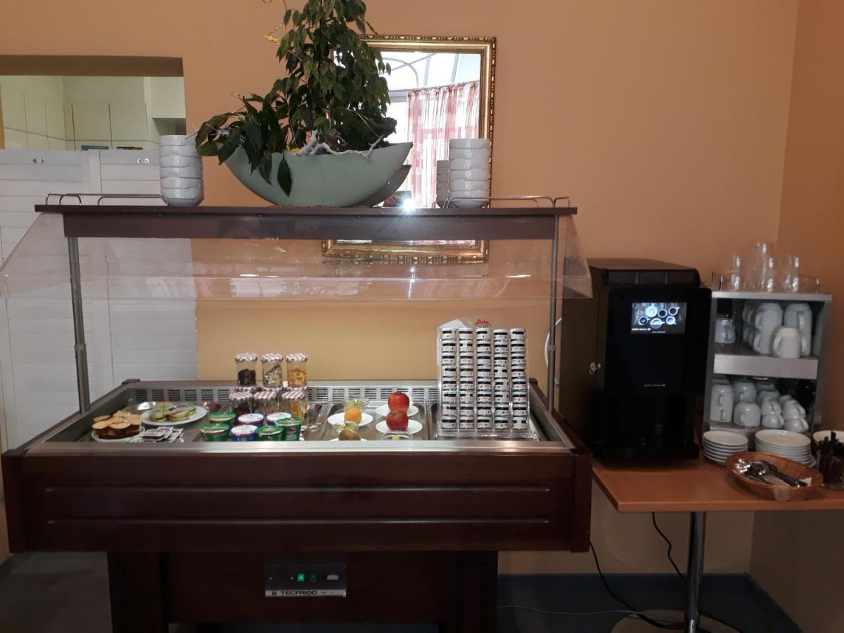 Hotel Garni Am Markt - Businesshotel - Fruehstuecksbuffet - Fahrradabstellplatz - Hunde Willkommen 노이스타트 바이 코부르크 외부 사진