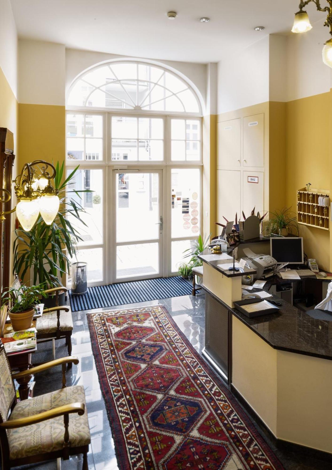 Hotel Garni Am Markt - Businesshotel - Fruehstuecksbuffet - Fahrradabstellplatz - Hunde Willkommen 노이스타트 바이 코부르크 외부 사진