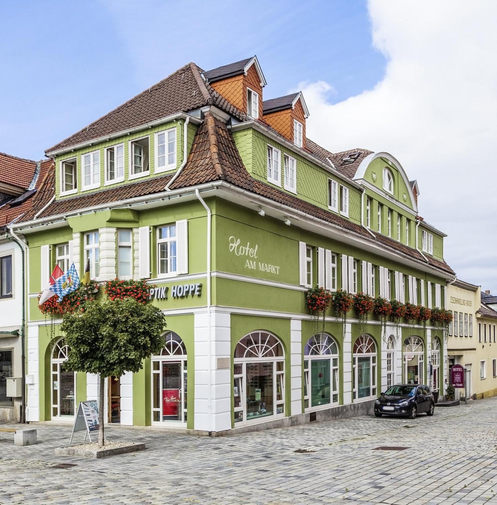 Hotel Garni Am Markt - Businesshotel - Fruehstuecksbuffet - Fahrradabstellplatz - Hunde Willkommen 노이스타트 바이 코부르크 외부 사진